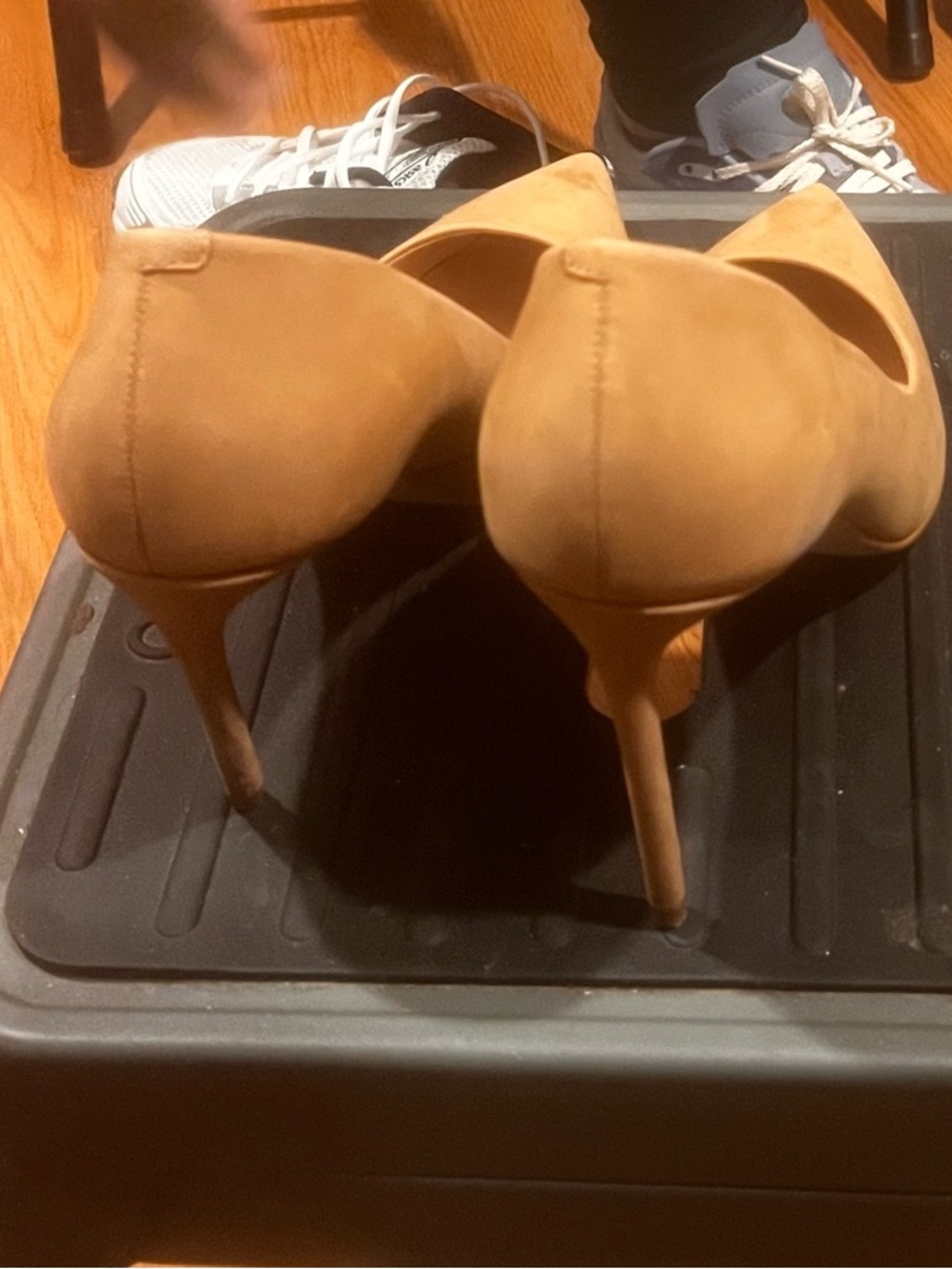 Steve Madden Mustard Tan Pointed-Toe Women's Pumps - Picture 2 of 3